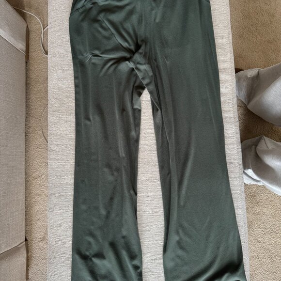Lululemon Ready to Rulu Sweatpants – Green – Size 8 – Tall Girl Friendly - Picture 2 of 5